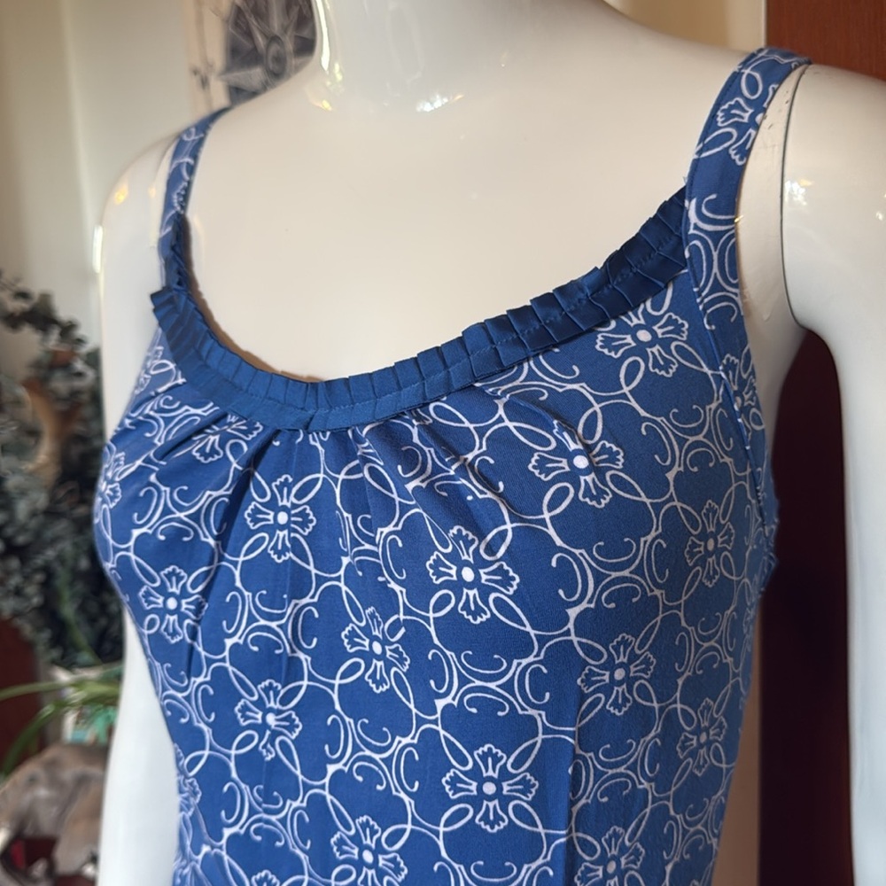 NWT northern reflections size small Blue Floral Women's Top